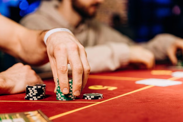 Live dealer streaming Capsa Banting card game on bungjitu mobile app