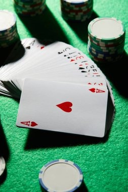 bungjitu Capsa Banting card arrangement interface showing high hand and low hand positions